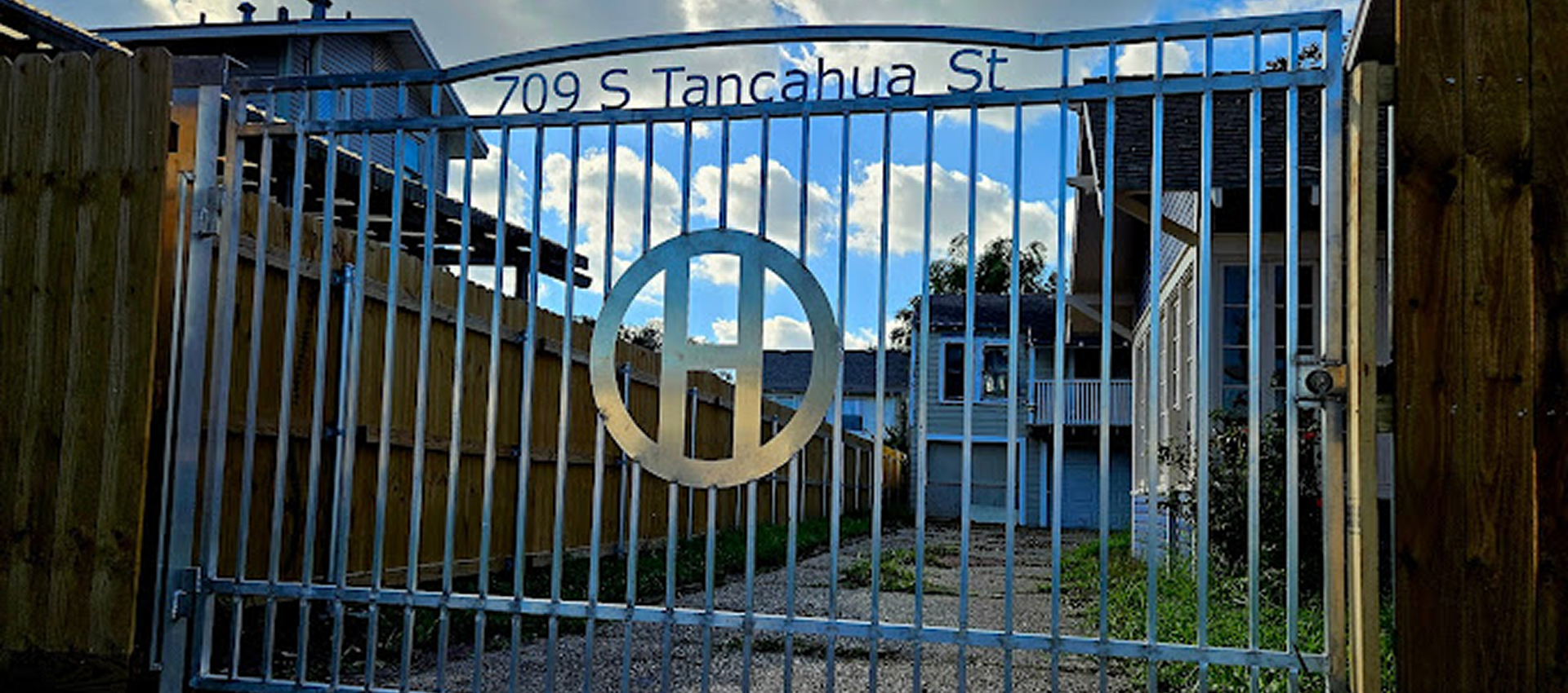 2023-11-15 -gate fence